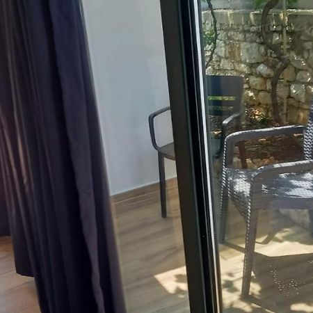 Appartamento Lino House Sarandë Esterno foto